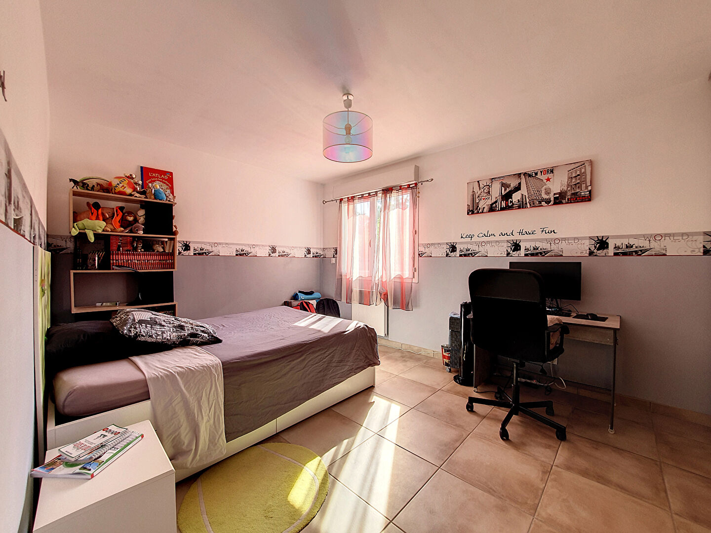 À vendre : Maison récente 4 pièces de plain-pied avec piscine et jardin arboré