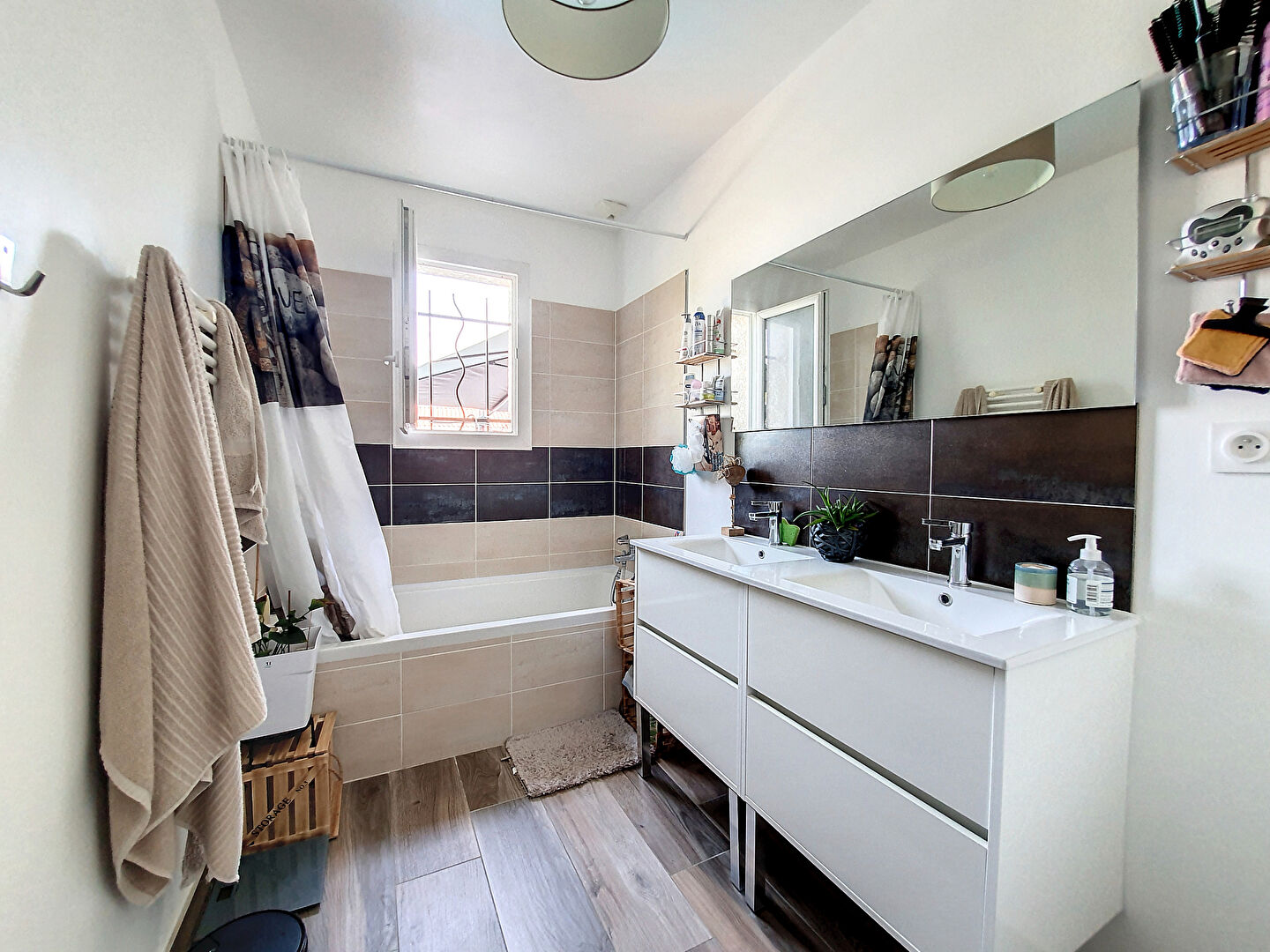 À vendre : Maison récente 4 pièces de plain-pied avec piscine et jardin arboré