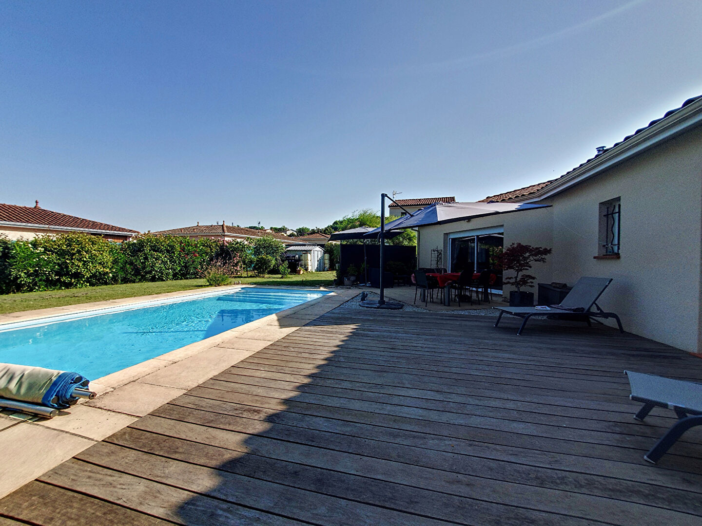 À vendre : Maison récente 4 pièces de plain-pied avec piscine et jardin arboré