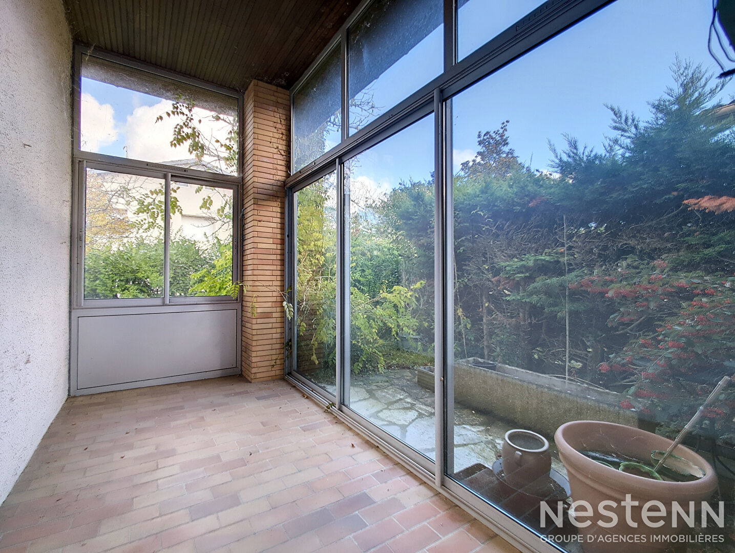 A vendre en exclusivité. Grande maison familiale 7 pièces de 195m² avec sous-sol de 120m² sur un terrain arboré de 577m² à Ramonville Saint-Agne