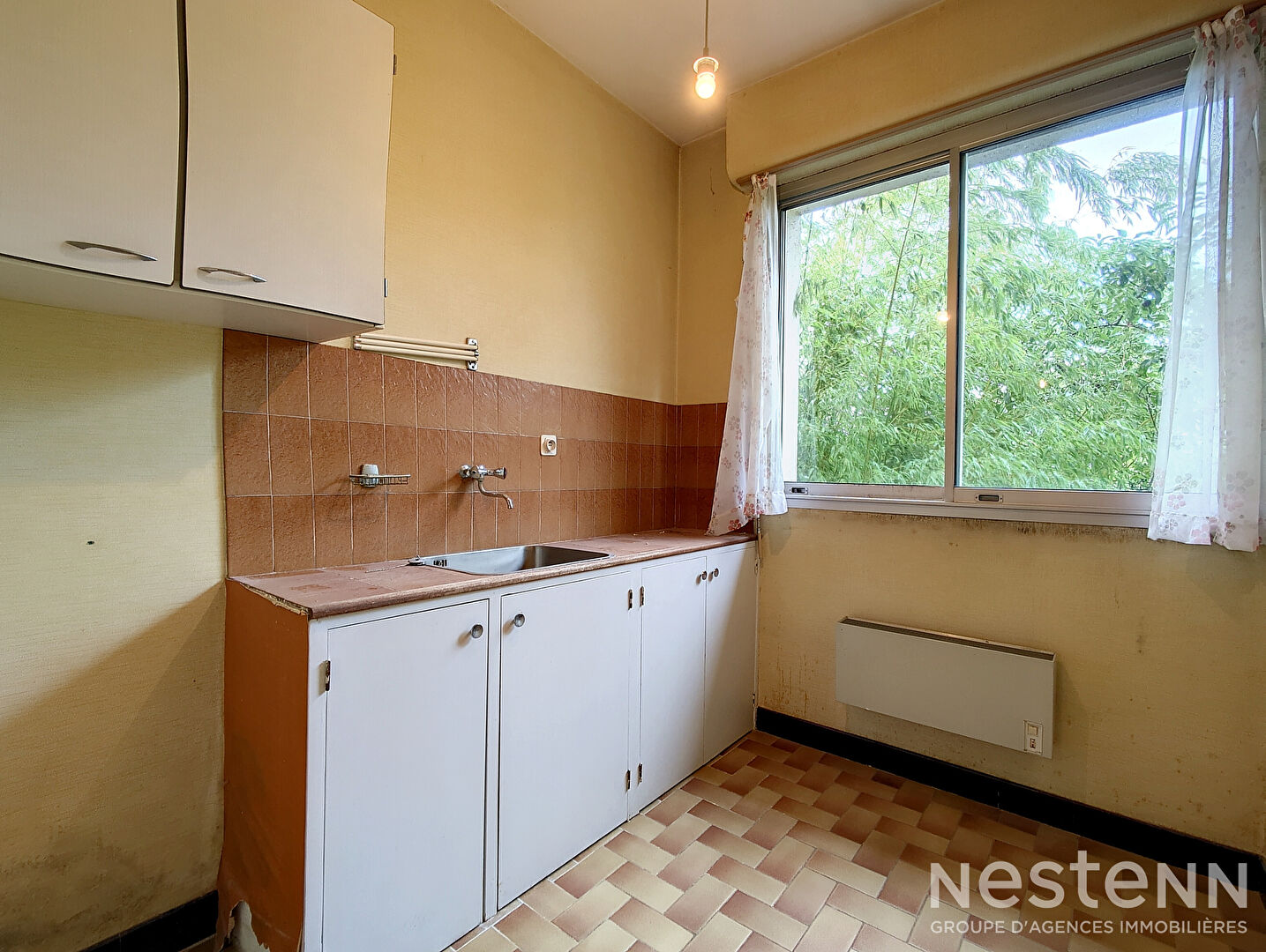 A vendre en exclusivité. Grande maison familiale 7 pièces de 195m² avec sous-sol de 120m² sur un terrain arboré de 577m² à Ramonville Saint-Agne