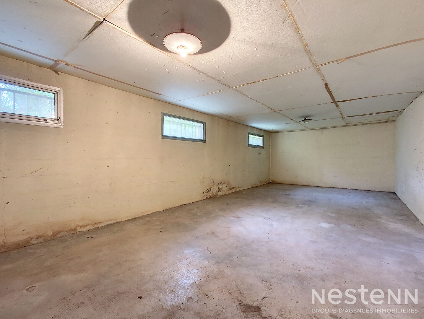 A vendre en exclusivité. Grande maison familiale 7 pièces de 195m² avec sous-sol de 120m² sur un terrain arboré de 577m² à Ramonville Saint-Agne