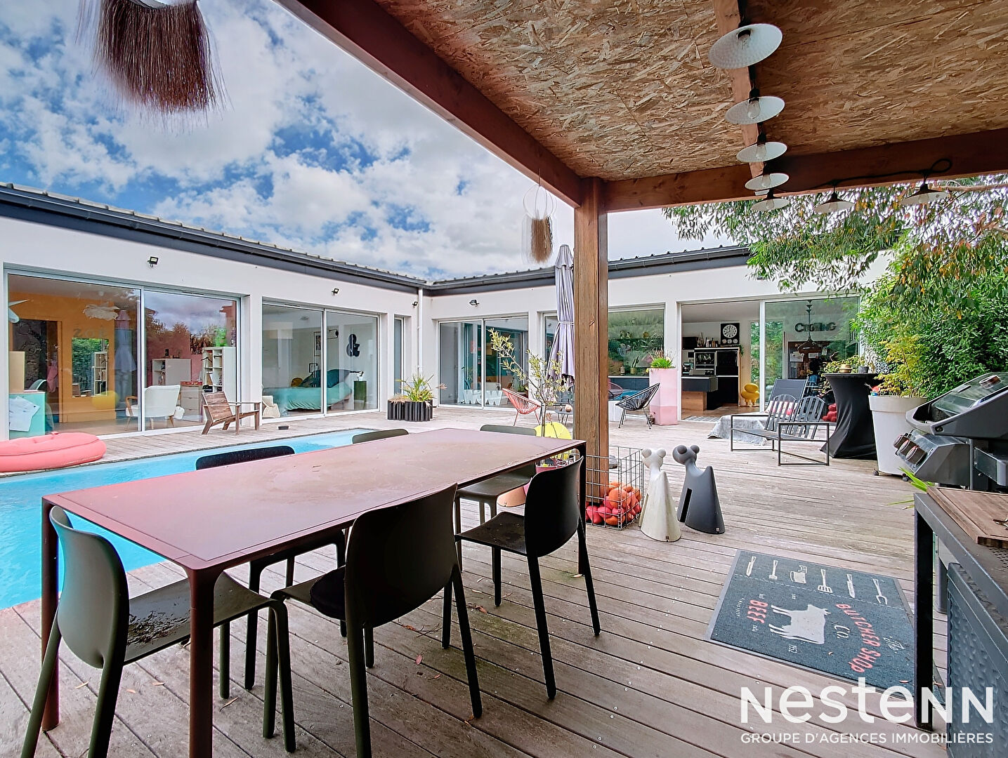 Villa contemporaine 6 pièces de 200m² sur un terrain de 1700m² avec piscine à seulement 5 minutes à pied du centre-ville de Castanet-Tolosan