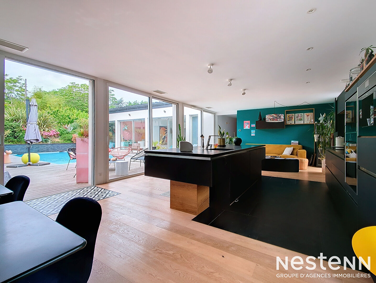 Villa contemporaine 6 pièces de 200m² sur un terrain de 1700m² avec piscine à seulement 5 minutes à pied du centre-ville de Castanet-Tolosan
