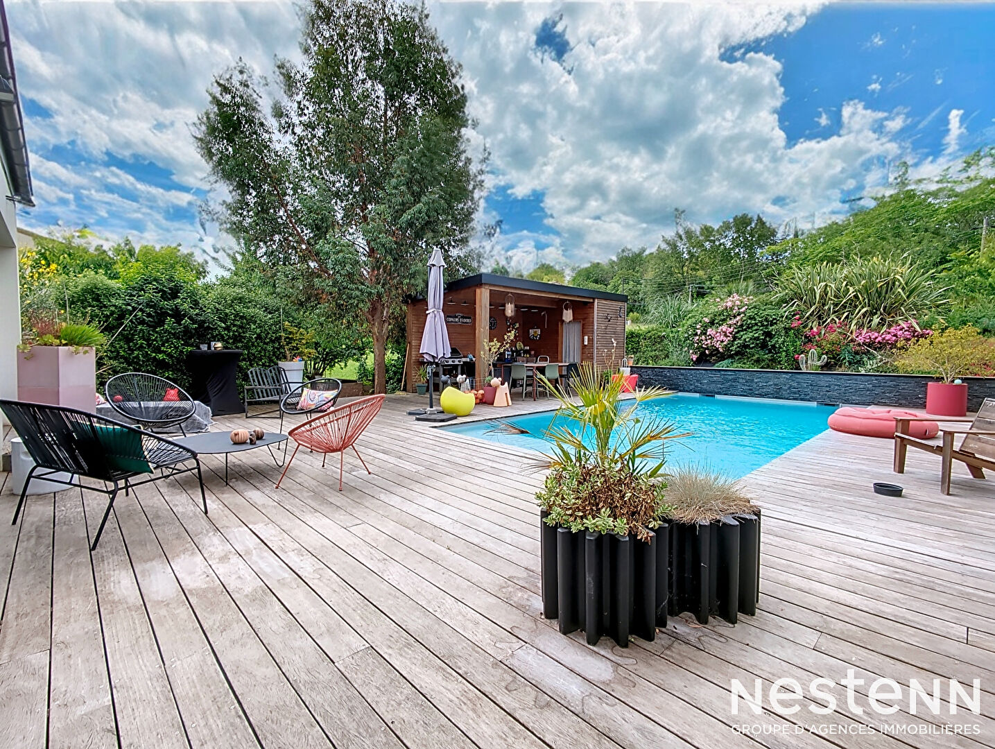 Villa contemporaine 6 pièces de 200m² sur un terrain de 1700m² avec piscine à seulement 5 minutes à pied du centre-ville de Castanet-Tolosan