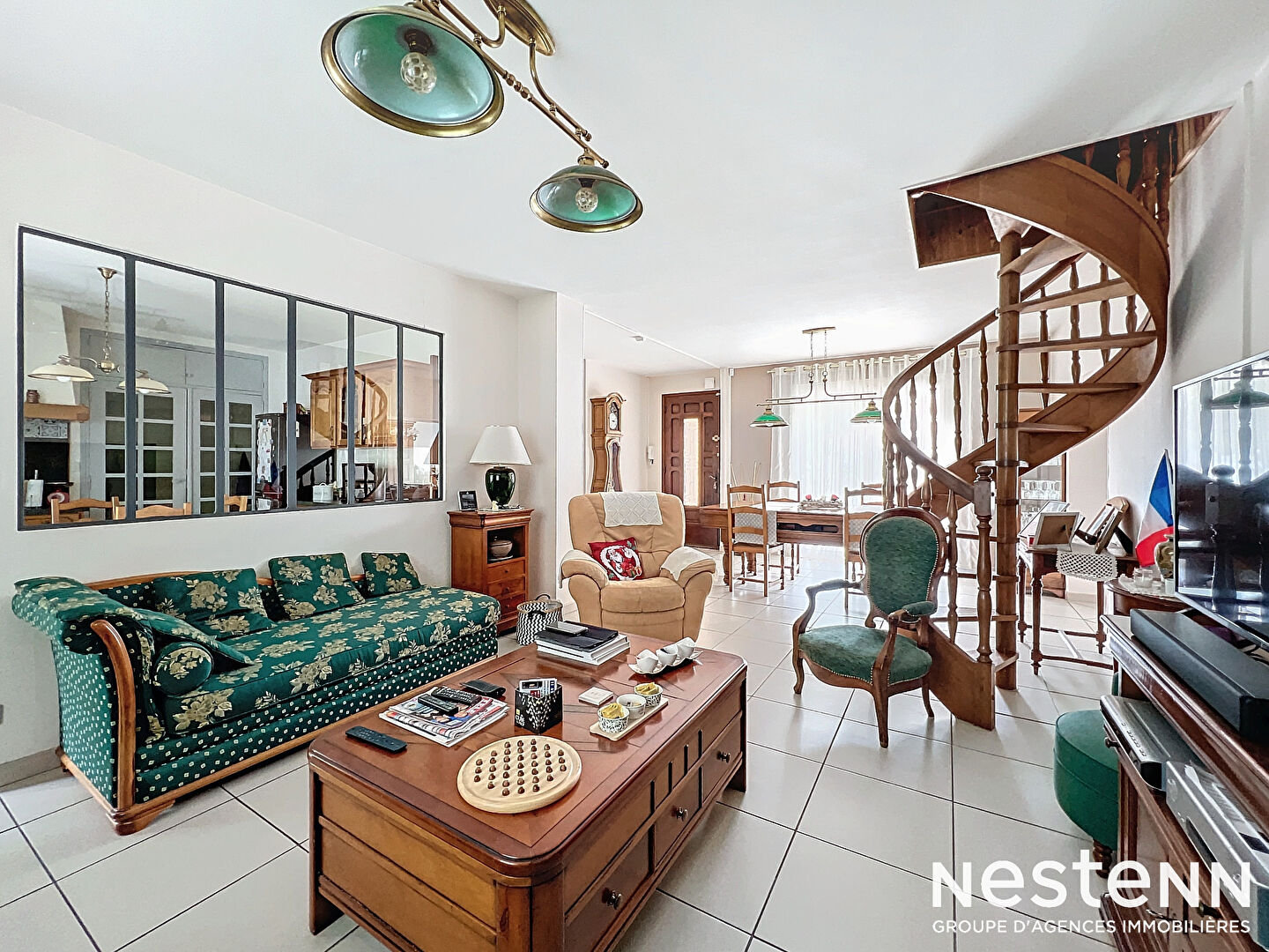 Maison familiale 6 pièces de 143m² avec jardin et piscine à vendre à Péchabou