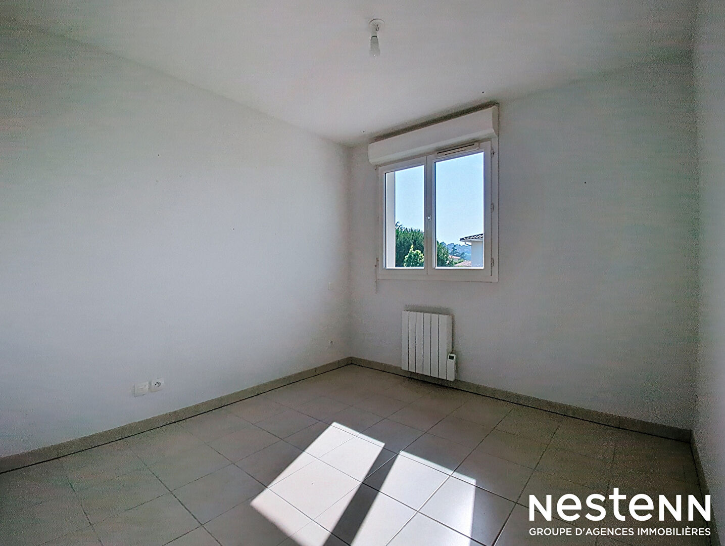 Castanet-Tolosan. Appartement 4 pièces en dernier étage avec ascenseur, terrasse et parking en sous-sol.