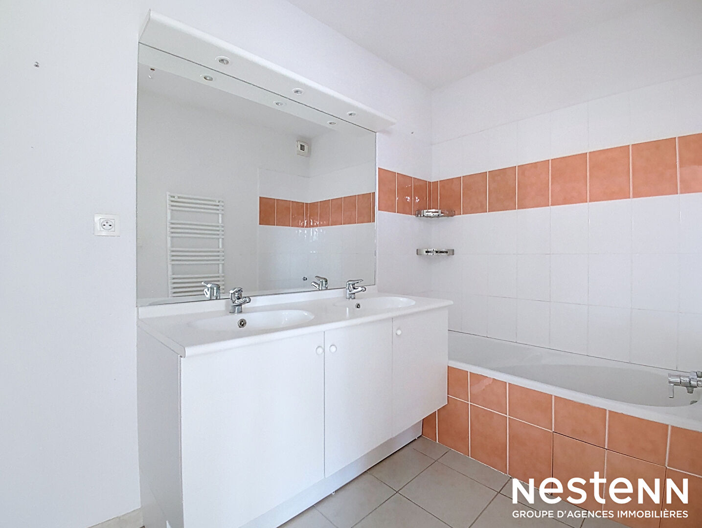 Castanet-Tolosan. Appartement 4 pièces en dernier étage avec ascenseur, terrasse et parking en sous-sol.