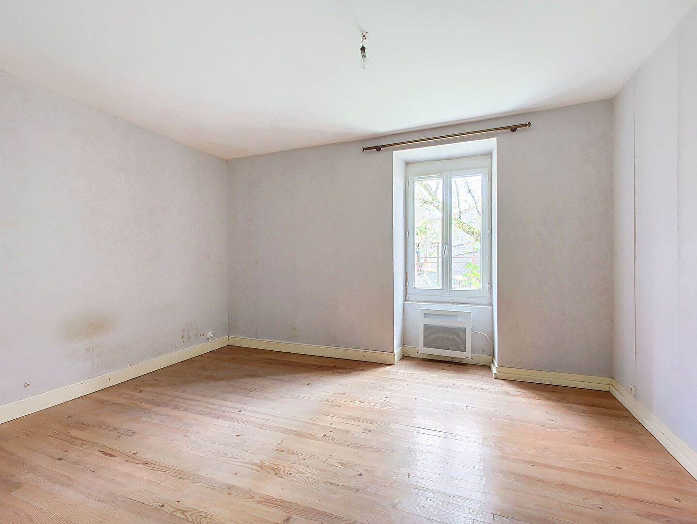 Exclusivité Nestenn Immobilier. Au centre-ville de Castanet-Tolosan. Appartement T2 Bis à vendre avec jardin et 2 parkings.