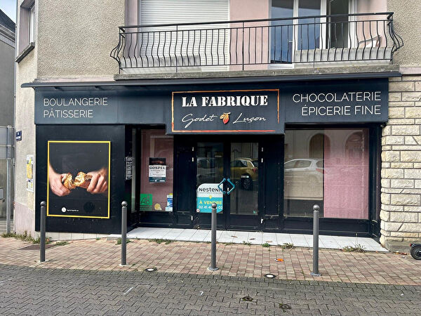 Vente local-professionnel à Saint jean de la croix (49130)