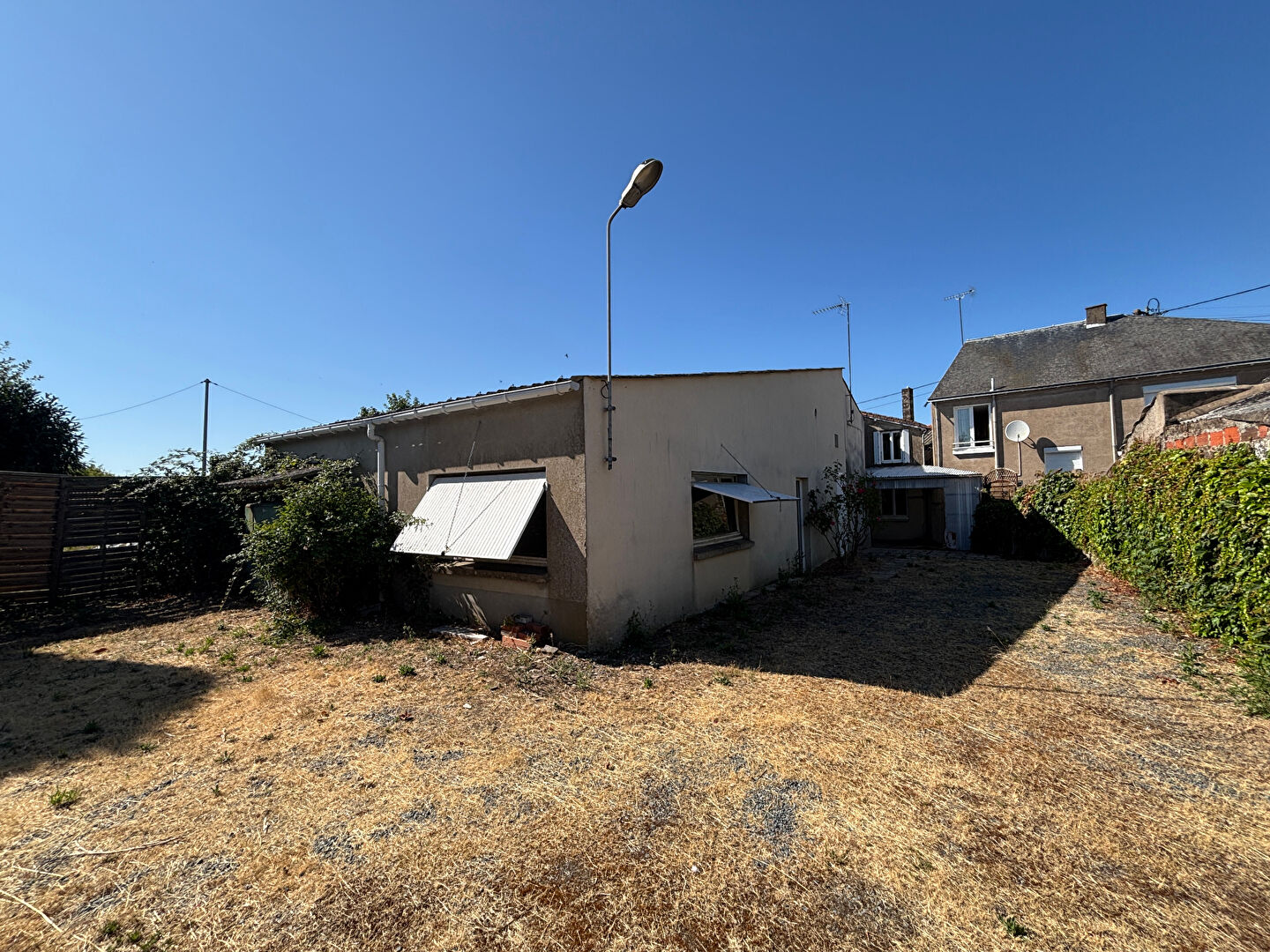 A vendre - Local commercial - 250m² - SOMLOIRE - Opportunité d'investissement - D5889