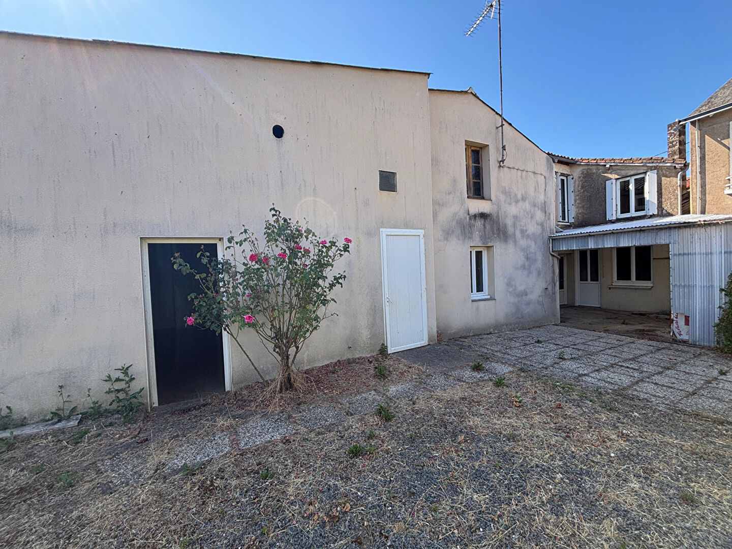 A vendre - Local commercial - 250m² - SOMLOIRE - Opportunité d'investissement - D5889