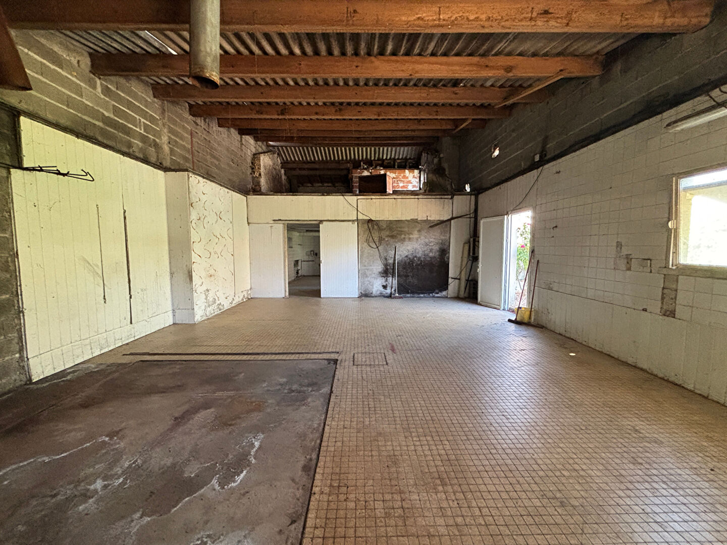 A vendre - Local commercial - 250m² - SOMLOIRE - Opportunité d'investissement - D5889