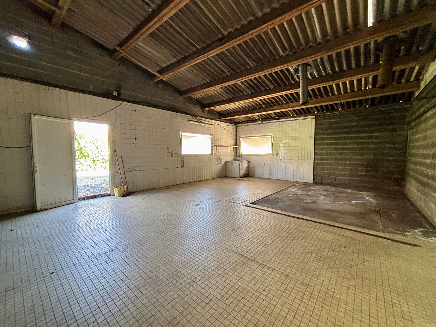 A vendre - Local commercial - 250m² - SOMLOIRE - Opportunité d'investissement - D5889