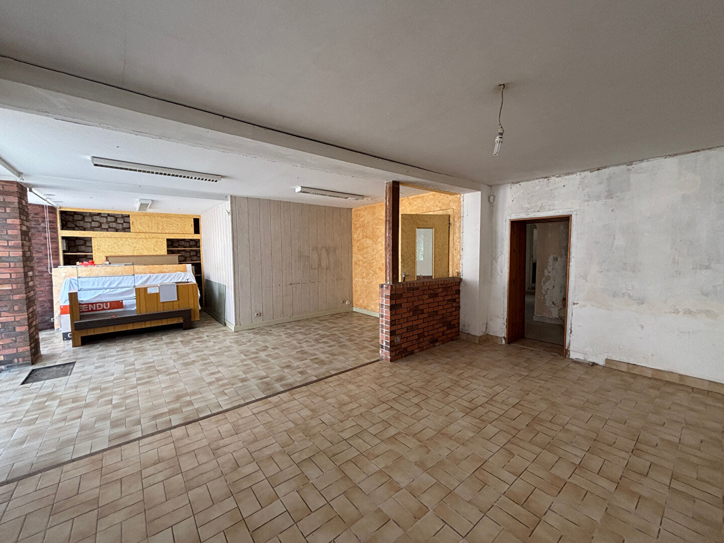A vendre - Local commercial - 250m² - SOMLOIRE - Opportunité d'investissement - D5889