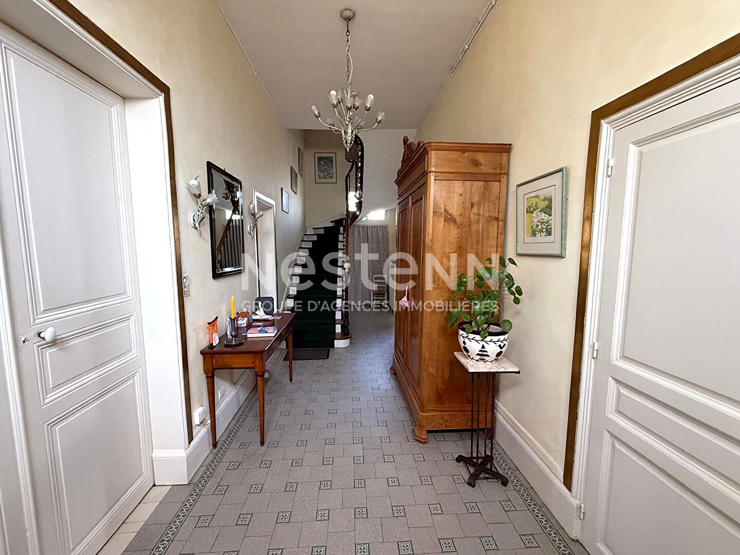 A vendre - Maison de maitre -  8 pièces - Coeur de  Montreuil Bellay - 217.43 m2 -  D5894