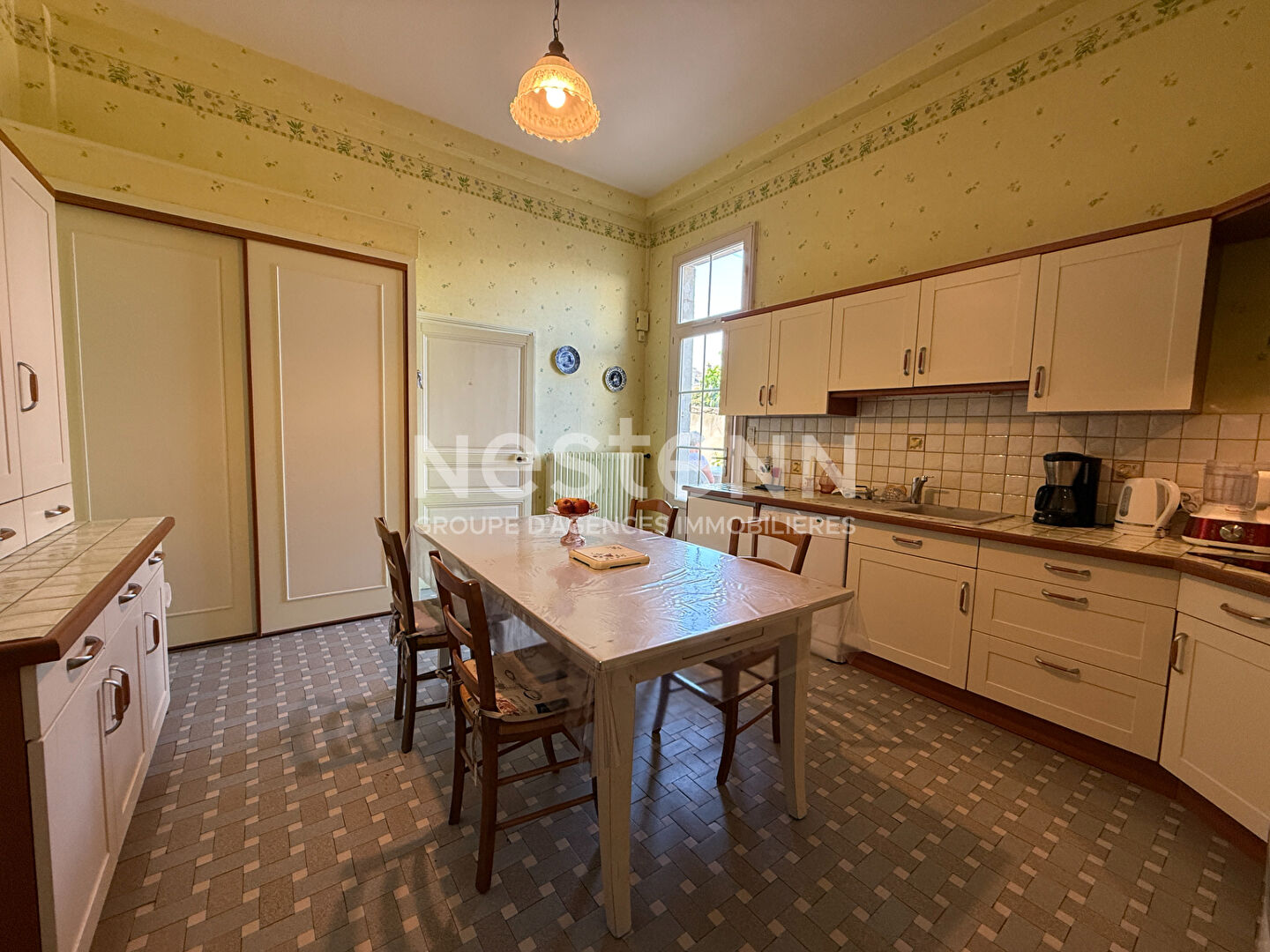 A vendre - Maison de maitre -  8 pièces - Coeur de  Montreuil Bellay - 217.43 m2 -  D5894