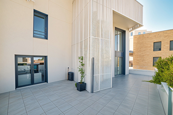 Vente par agence immobiliere à Saint denis (93200)