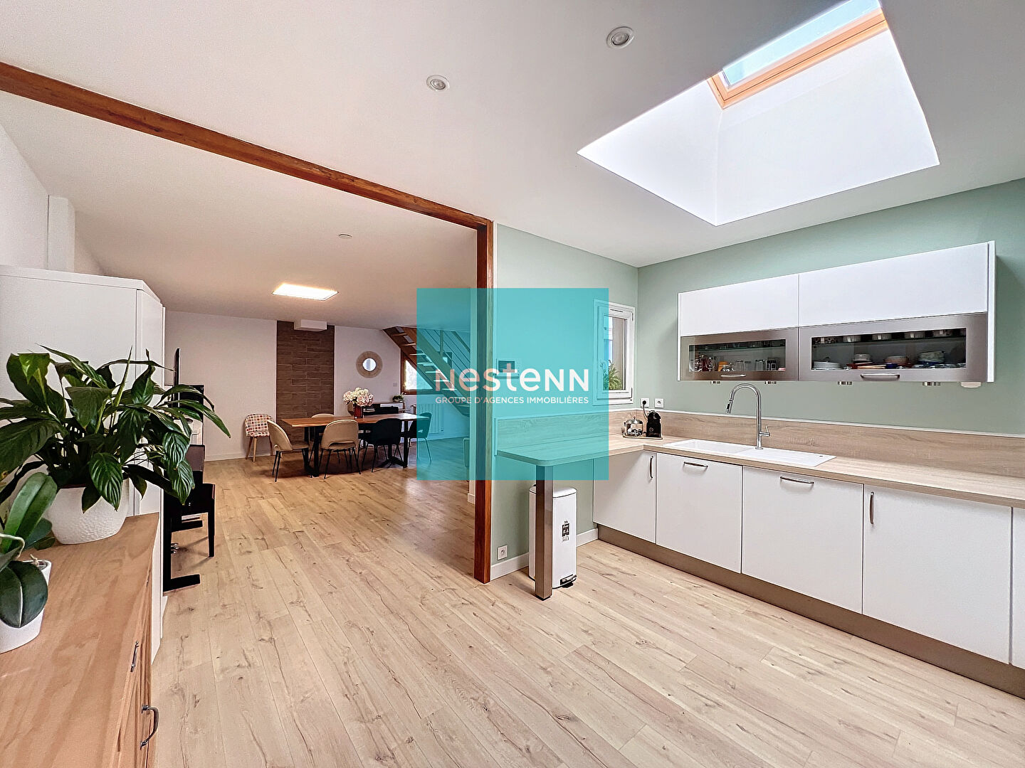 Le charme d'une maison semi plain-pied avec jardin et terrasse dans le secteur du stade !
