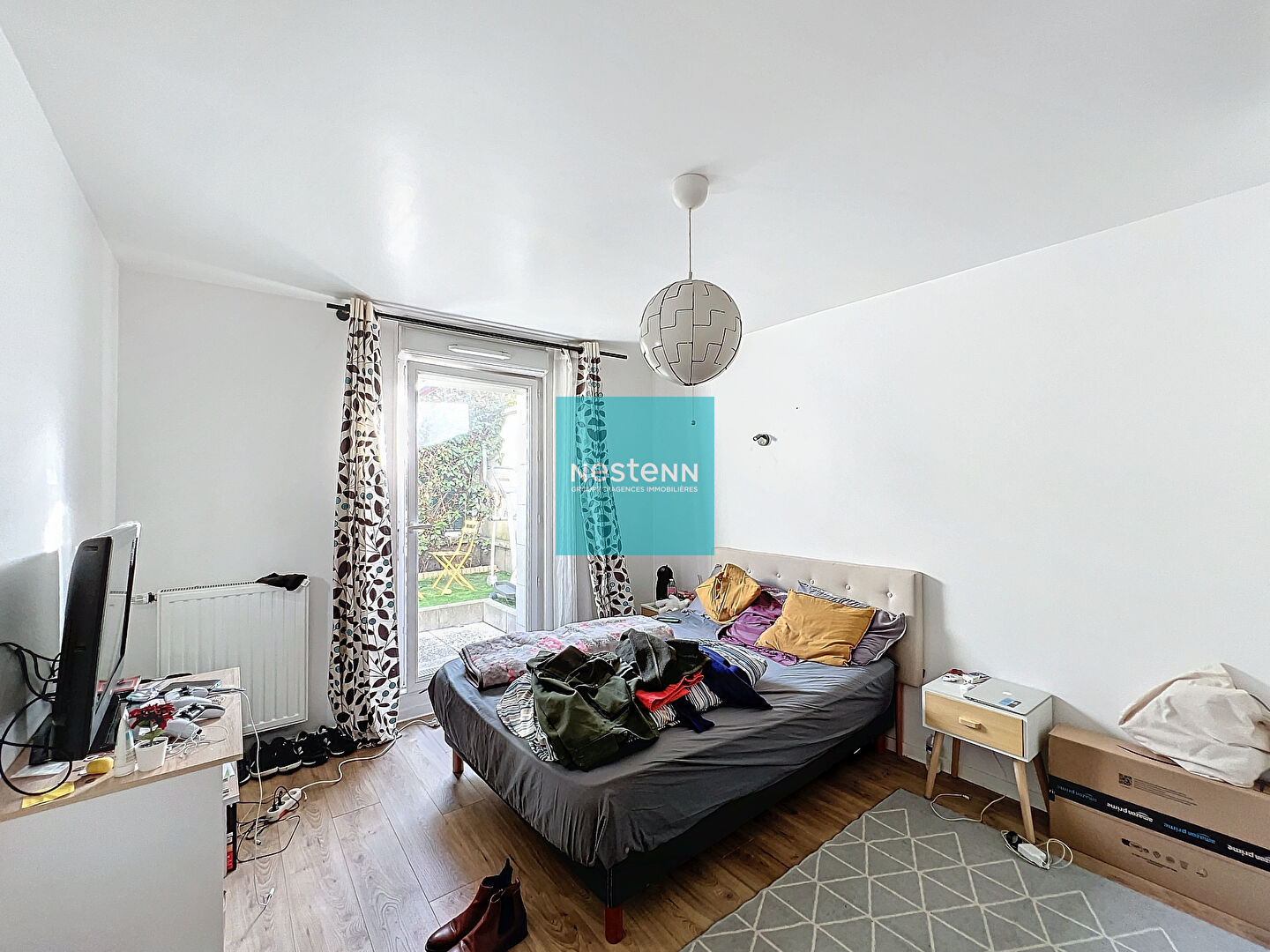 À vendre un appartement à Franconville de 4 pièces de 83 m² avec 3 chambres. Résidence Carré Confidence, proche de toutes commodités (écoles, commerces, gare, axes autoroutiers A15/A115). avec deux terrasses et un jardin et une place de parking en sous-so