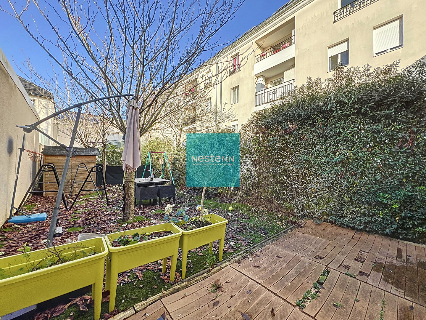 À vendre un appartement à Franconville de 4 pièces de 83 m² avec 3 chambres. Résidence Carré Confidence, proche de toutes commodités (écoles, commerces, gare, axes autoroutiers A15/A115). avec deux terrasses et un jardin et une place de parking en sous-so
