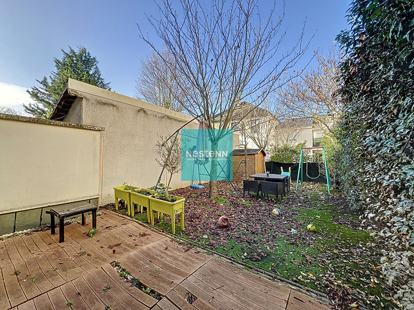 À vendre un appartement à Franconville de 4 pièces de 83 m² avec 3 chambres. Résidence Carré Confidence, proche de toutes commodités (écoles, commerces, gare, axes autoroutiers A15/A115). avec deux terrasses et un jardin et une place de parking en sous-so