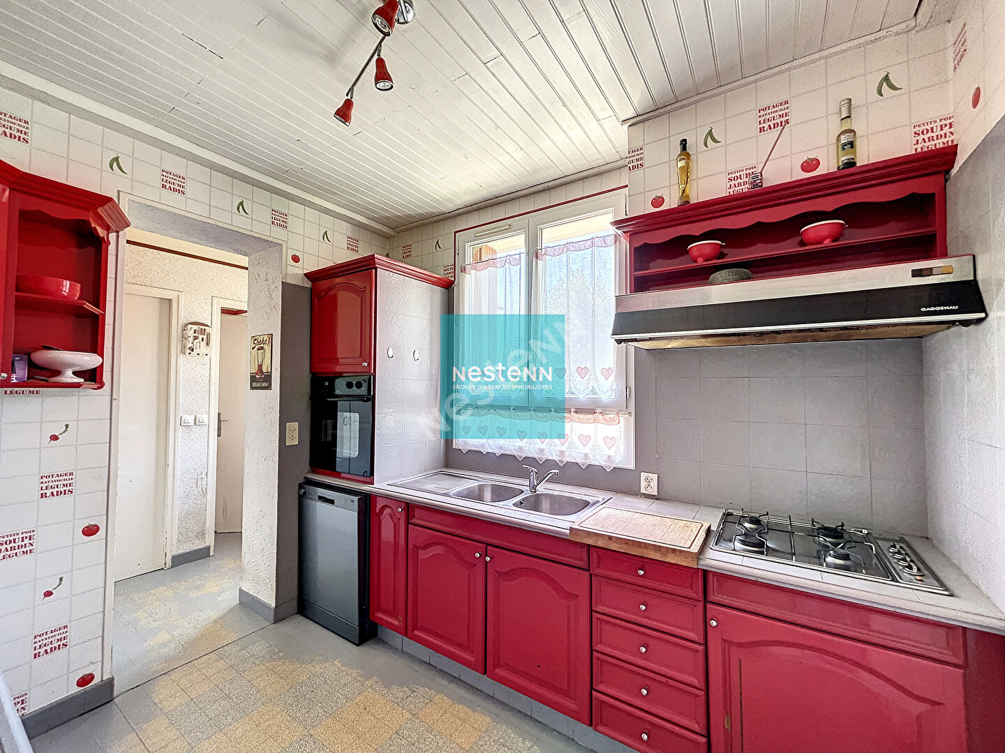 À vendre à Franconville une meulière de 6 pièces de 116m² proche de toutes commodités (écoles, commerces, gare) avec 4 chambres et stationnement.