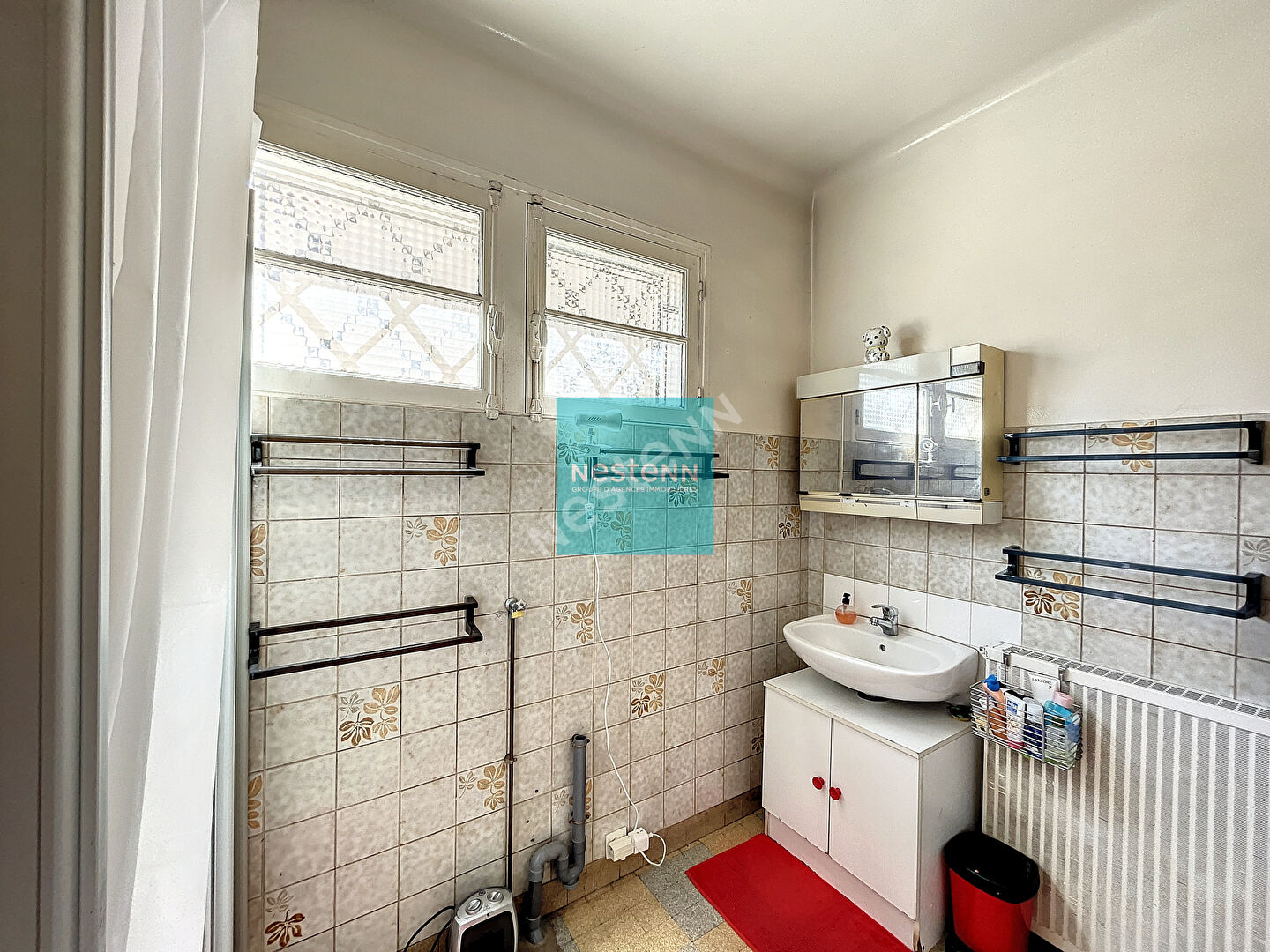 À vendre à Franconville une meulière de 6 pièces de 116m² proche de toutes commodités (écoles, commerces, gare) avec 4 chambres et stationnement.