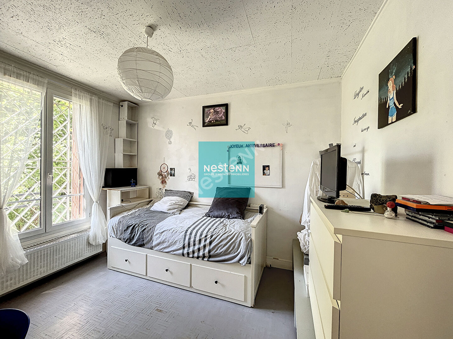 À vendre à Franconville une meulière de 6 pièces de 116m² proche de toutes commodités (écoles, commerces, gare) avec 4 chambres et stationnement.