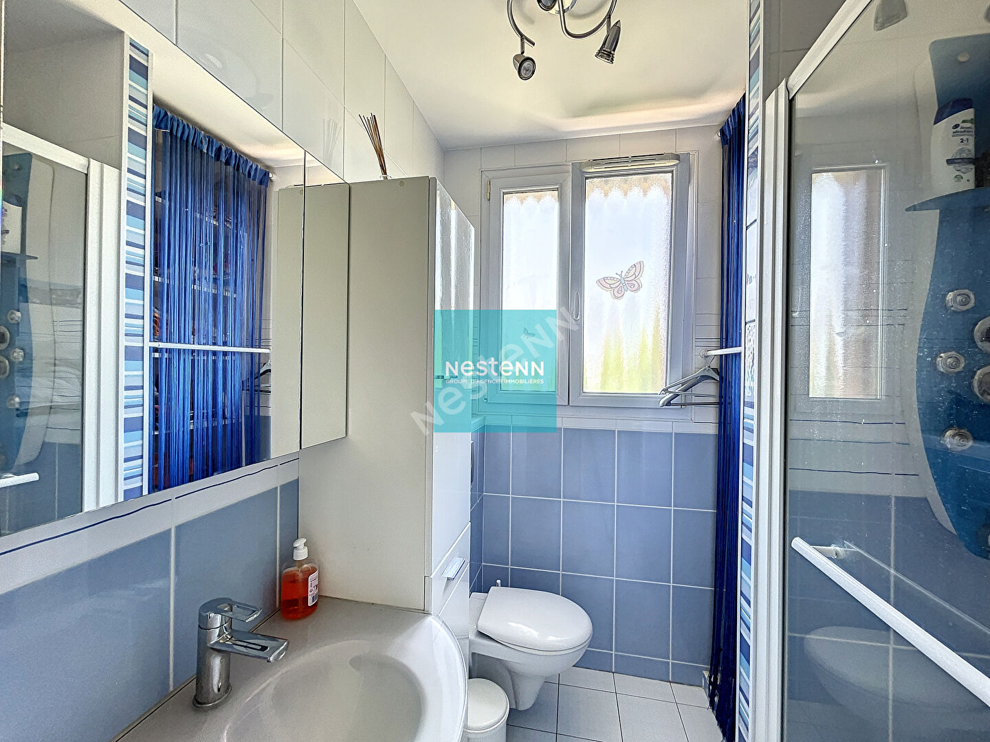 À vendre à Franconville une meulière de 6 pièces de 116m² proche de toutes commodités (écoles, commerces, gare) avec 4 chambres et stationnement.