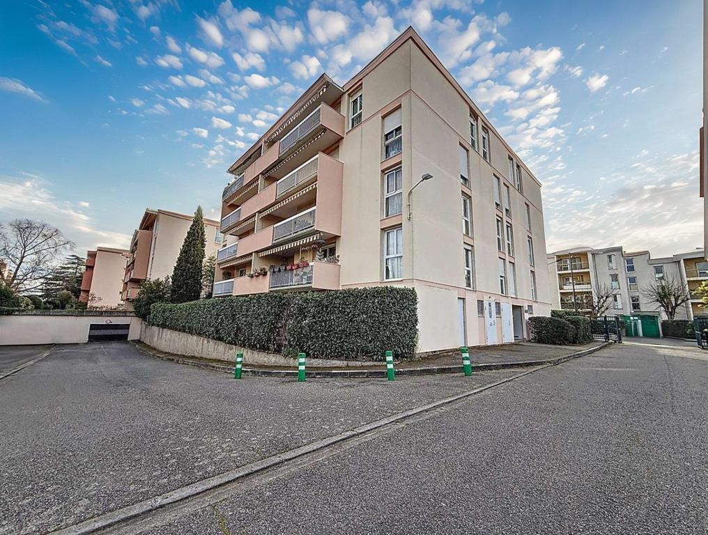 A VENDRE - TOULOUSE quartier Sept Deniers - Appartement T3 93m²  avec parking et cave