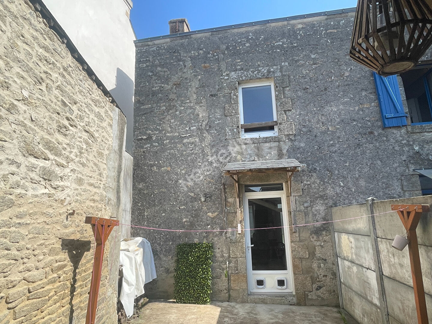 A vendre maison en pierre - bourg de Limerzel
