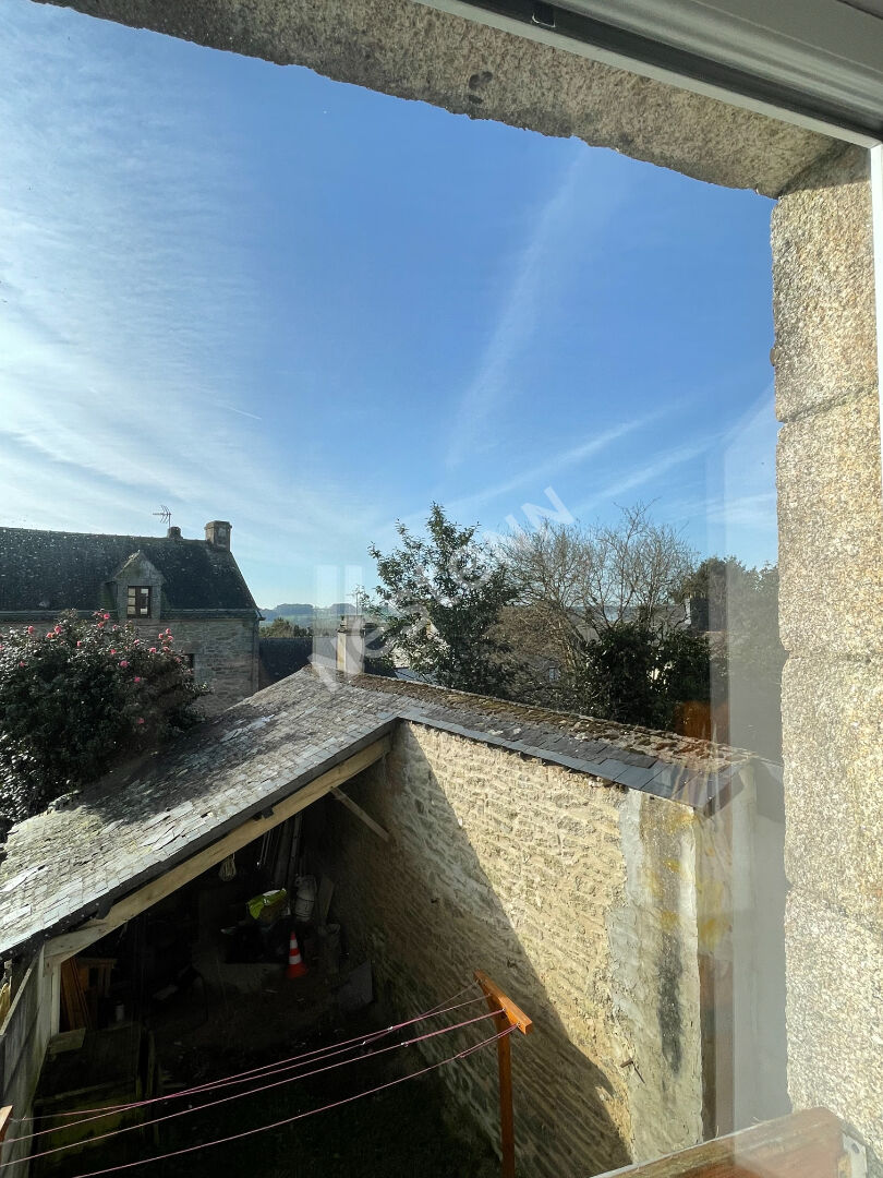 A vendre maison en pierre - bourg de Limerzel