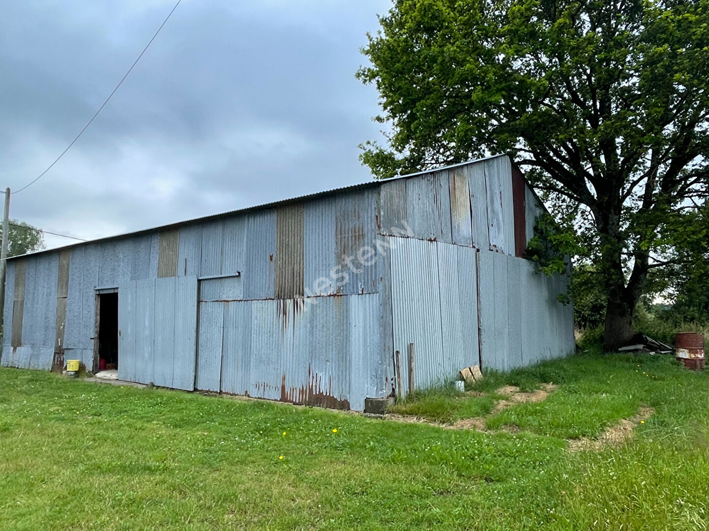 Corps de ferme avec 1.6 hectares de terrain à Limerzel