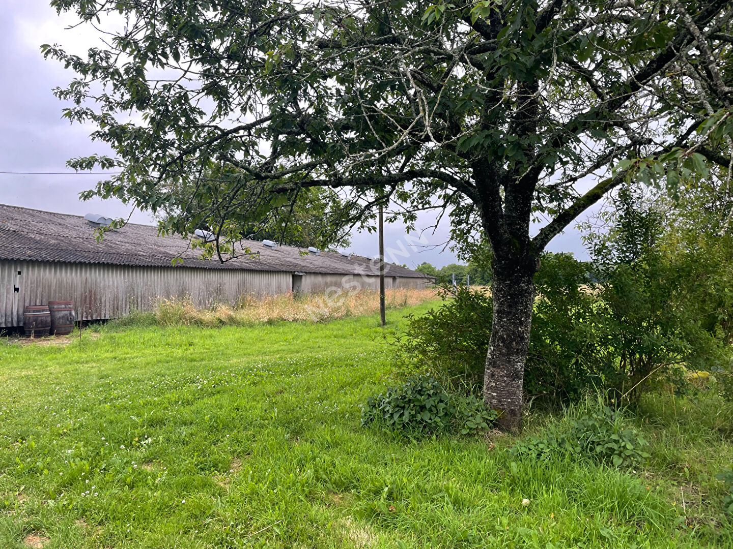 Corps de ferme avec 1.6 hectares de terrain à Limerzel