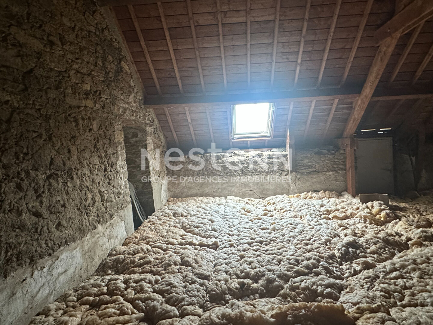 Longère en pierre avec dépendances avec 1200 m² de terrain à Bohal