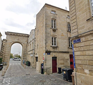 Vente par agence immobiliere à Bordeaux (33000)