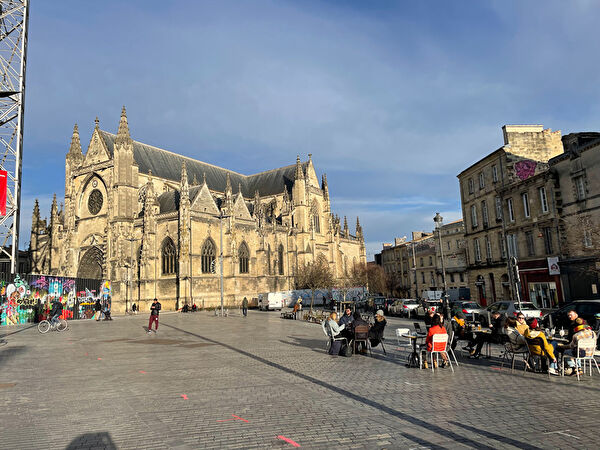 Vente par agence immobiliere à Bordeaux (33000)