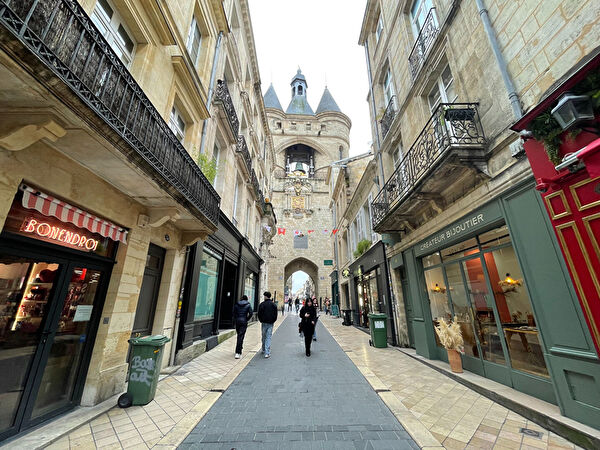 Vente par agence immobiliere à Bordeaux (33000)