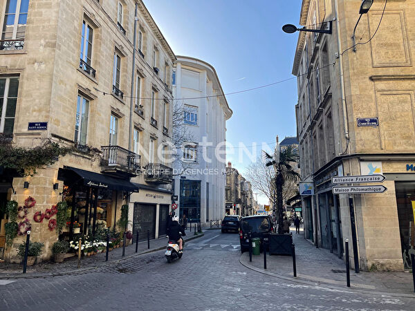 Vente par agence immobiliere à Bordeaux (33000)