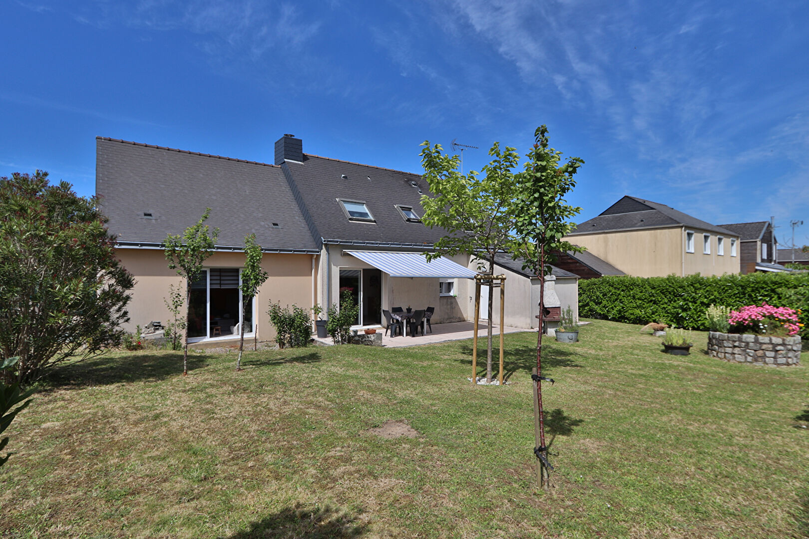 Maison familiale 180 m² surface utile, non mitoyenne avec grand jardin et garage