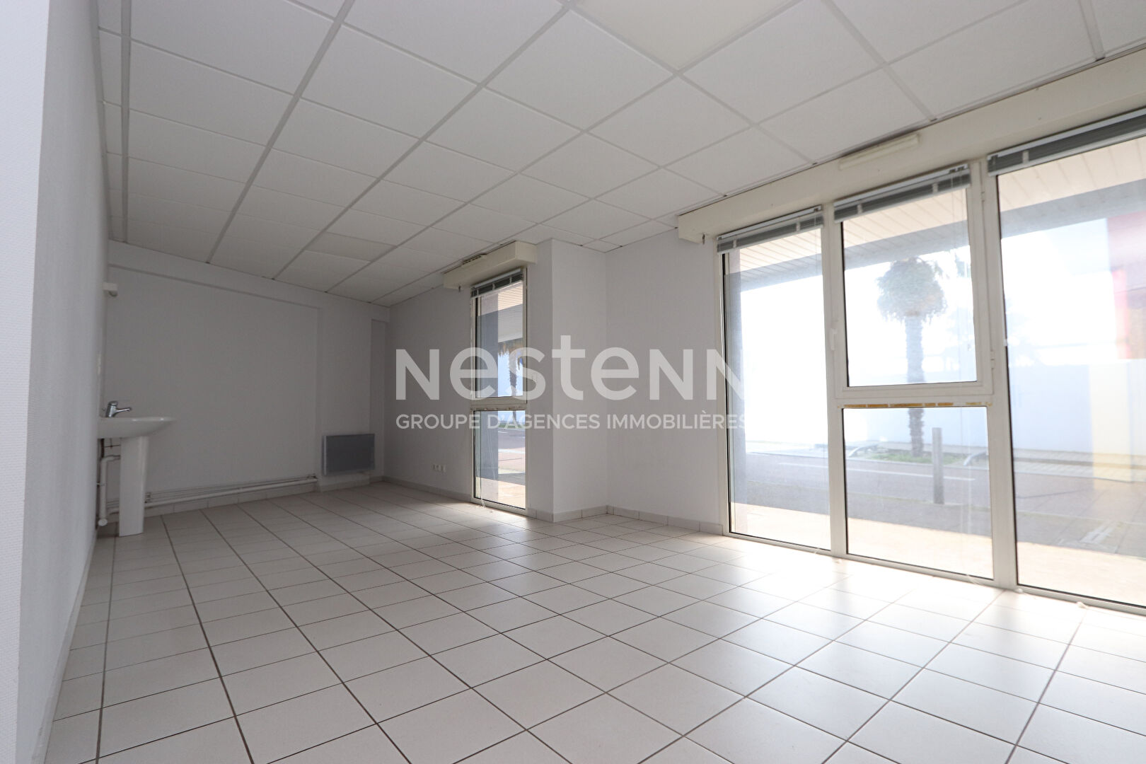 Quartier du Ruban Bleu - Local professionnel à usage commercial ou de bureaux 150 m²