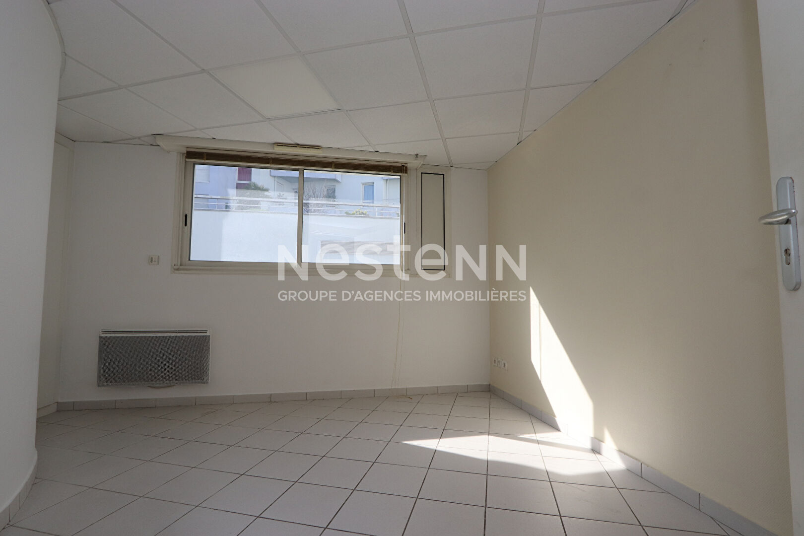Quartier du Ruban Bleu - Local professionnel à usage commercial ou de bureaux 150 m²