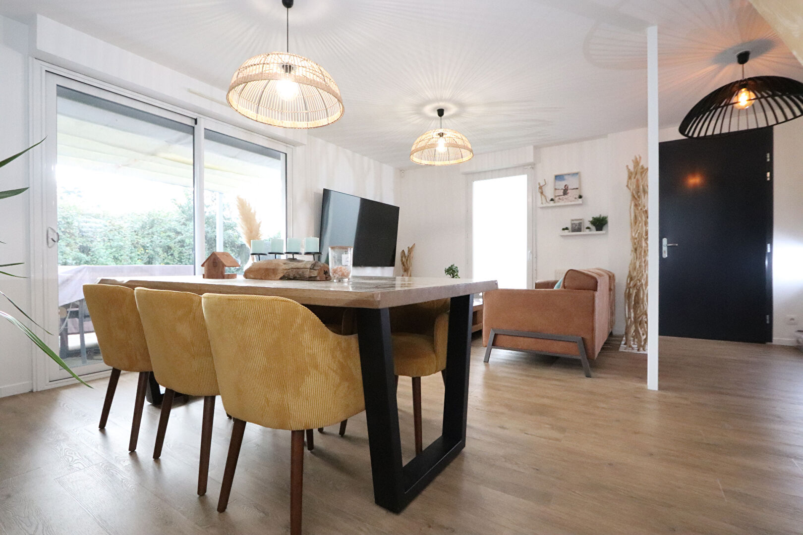 Maison familiale récente, en parfait état, non mitoyenne, 4 chambres, jardin avec terrasse