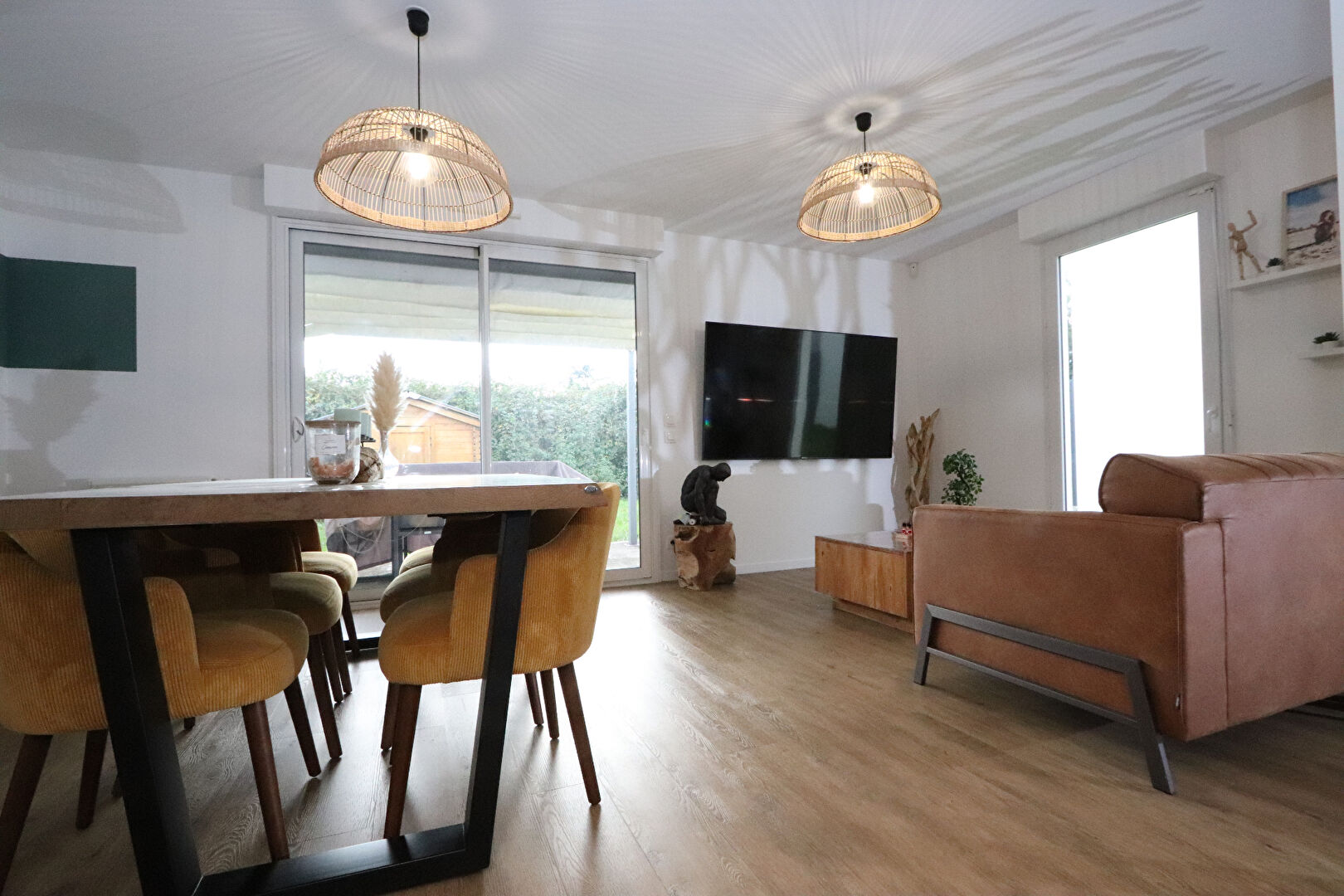 Maison familiale récente, en parfait état, non mitoyenne, 4 chambres, jardin avec terrasse