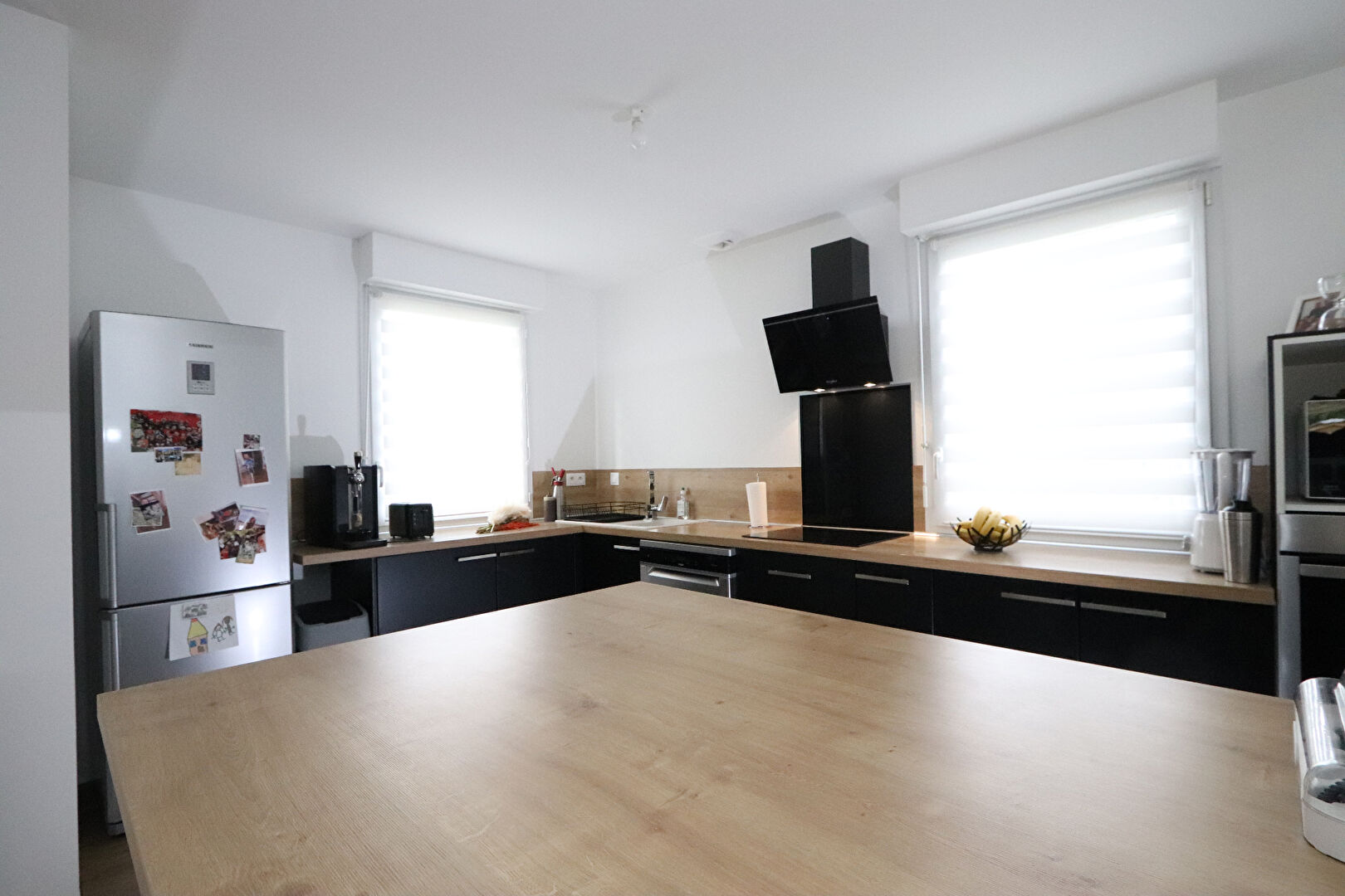 Maison familiale récente, en parfait état, non mitoyenne, 4 chambres, jardin avec terrasse