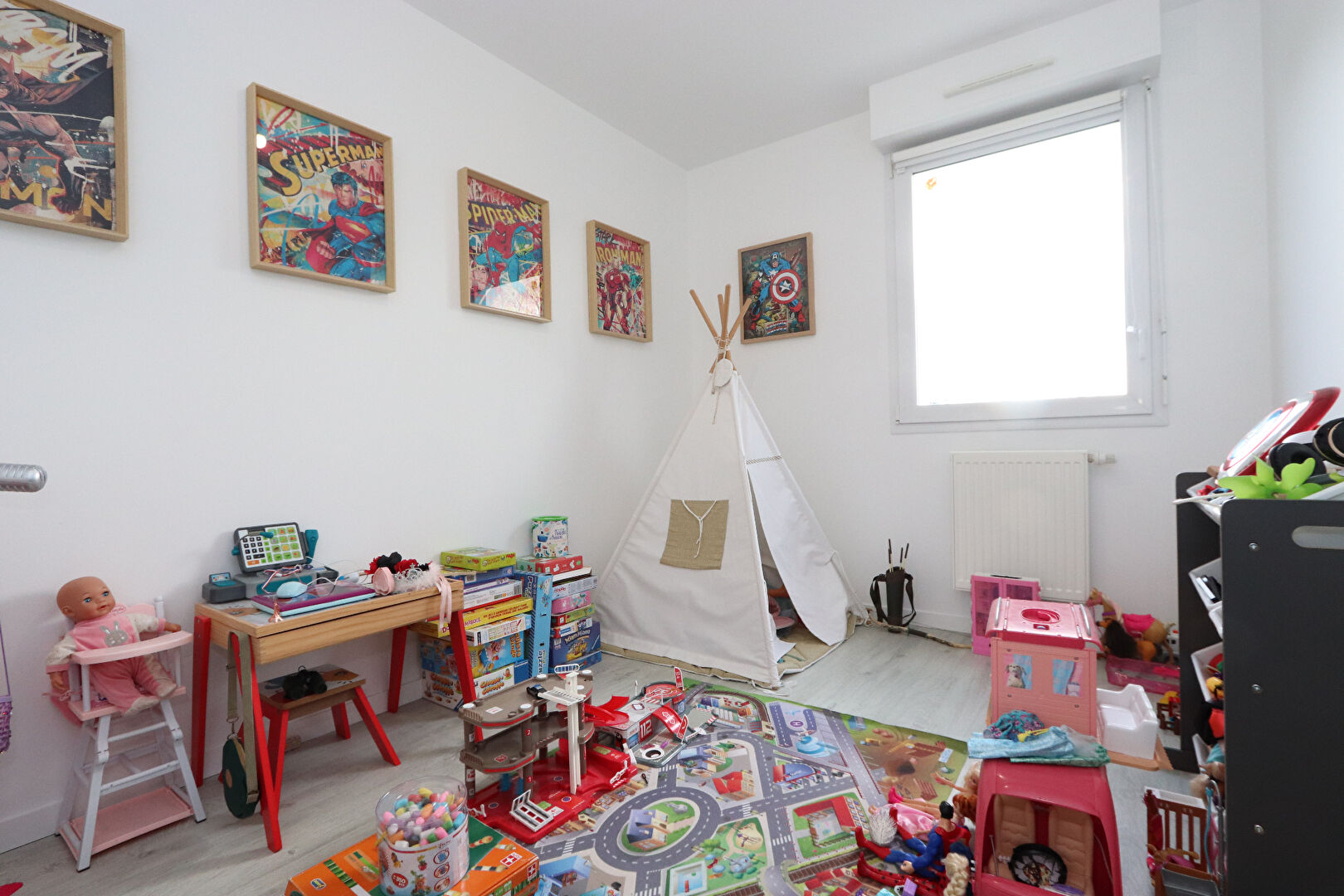 Maison familiale récente, en parfait état, non mitoyenne, 4 chambres, jardin avec terrasse