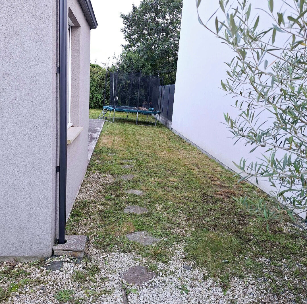 Maison familiale récente, en parfait état, non mitoyenne, 4 chambres, jardin avec terrasse