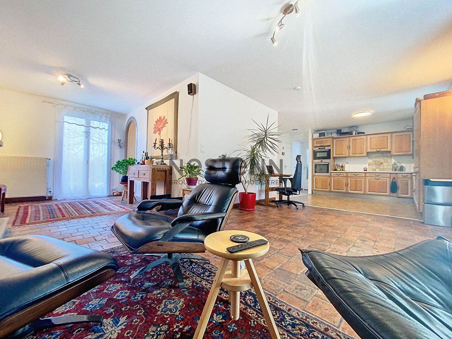 Maison sur sous-sol complet dans une rue au calme au coeur de Murs Erigné, 4 chambres et proche des commodités