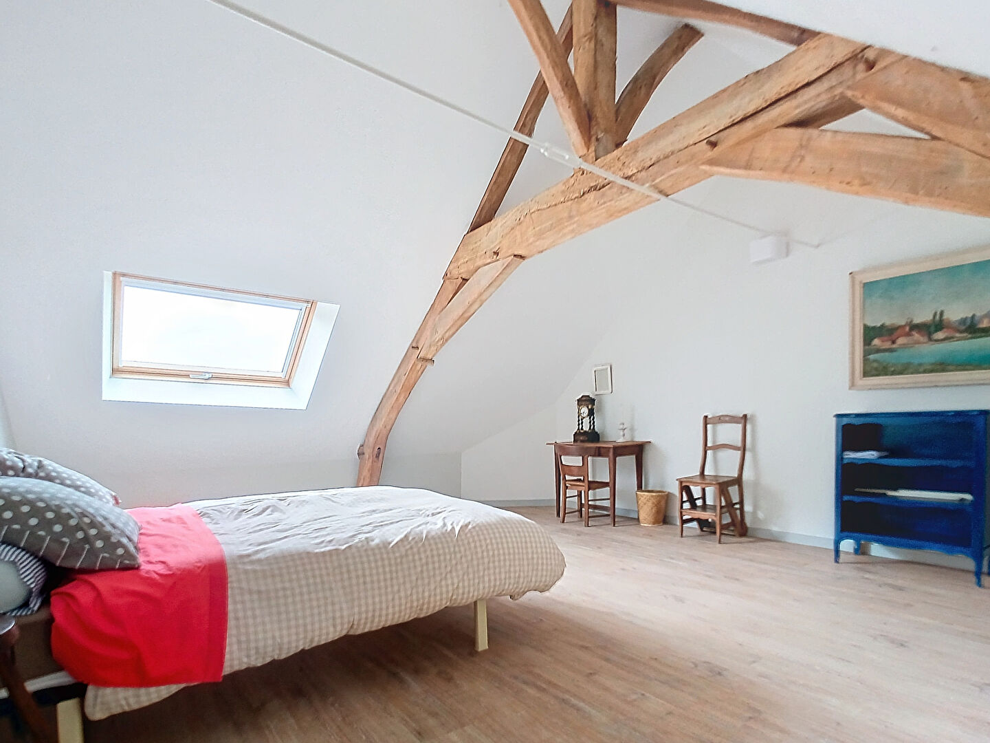Belle longère à vendre sur les Bords de Loire dans un cadre bucolique offrant de beaux volumes et un joli jardin entièrement clos au calme
